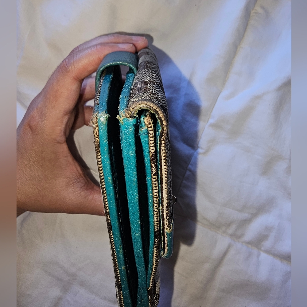 Authentic Gucci Wallet - Picture 12 of 17
